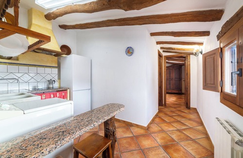 Laroya Casa | Casa de vacaciones 'Casa Rural San Marcos' con vistas a la montaña, piscina compartida y Wi-Fi