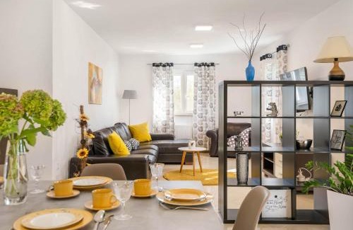 Prodol Casa | Holiday Home Casetta Filip by Interhome