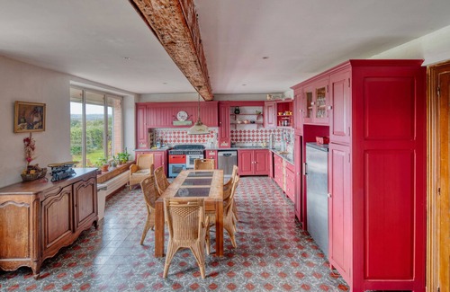 Souilhanels Otro | Holiday Home 'Château' with Mountain View, Balcony and Wi-Fi