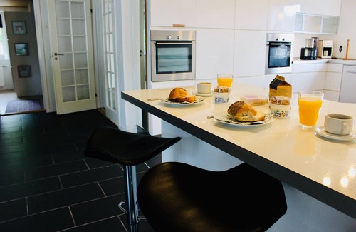 Harboore Casa | Holiday home close to the sea with indoor pool and room for 30 people