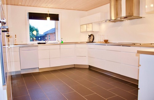 Harboore Casa | Holiday home close to the sea with indoor pool and room for 30 people