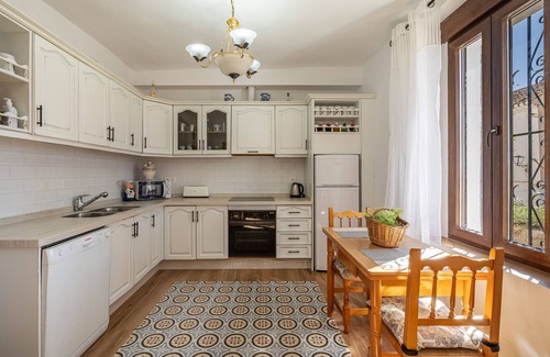Nigüelas Casa | Casa de vacaciones 'Coqueta Casa Rural Para 8 Personas' con terraza privada, balcón y Wi-Fi
