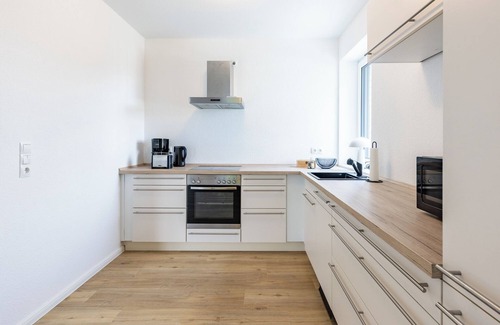 Lembruch Casa | Holiday Home 'Das Strandhaus 2' with Shared Terrace and Wi-Fi