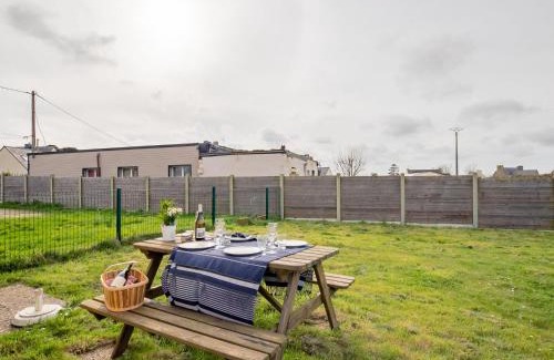 Saint-Pabu Casa | Holiday Home de Beniguet by Interhome