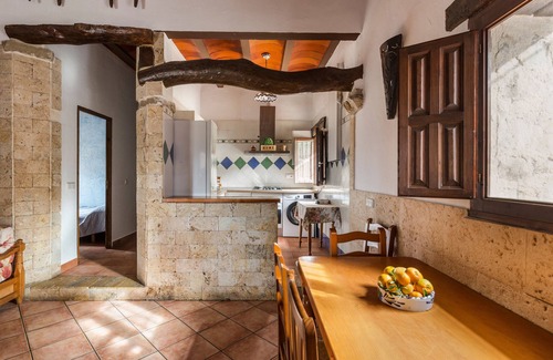 Molina de Segura Casa | Casa de vacaciones 'De Piedra' con piscina privada, terraza privada y Wi-Fi