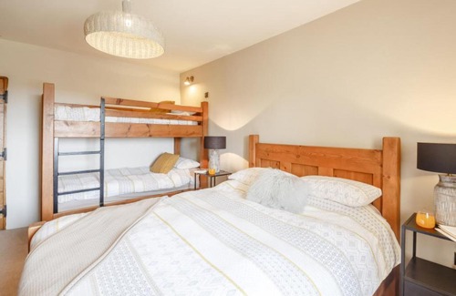 Garn Fadryn Casa | Holiday Home Deri'r Mynach