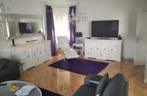 Dugo Selo Casa | Holiday Home Dugo Selo M&A - Five Bedroom Holiday Home with Terrace