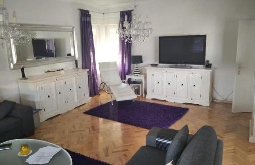 Dugo Selo Casa | Holiday Home Dugo Selo M&A - Five Bedroom Holiday Home with Terrace