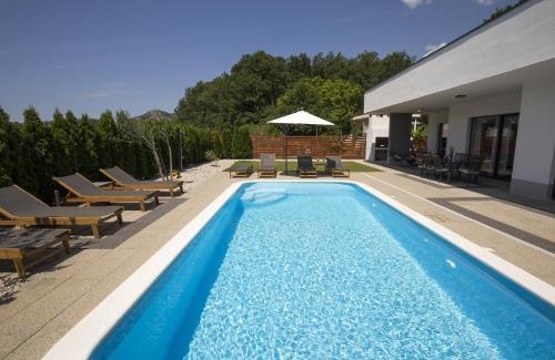 Gata Casa | Holiday Home EB with Heated Pool