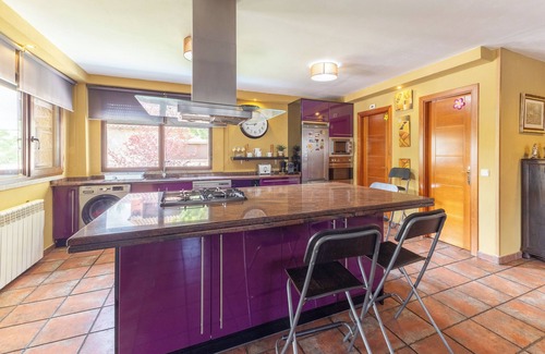 El Berrueco Casa | Casa de vacaciones 'El Berrueco' con vistas a la montaña, piscina privada y Wi-Fi