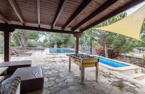 El Berrueco Casa | Casa de vacaciones 'El Berrueco' con vistas a la montaña, piscina privada y Wi-Fi