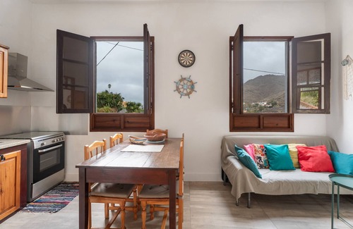 Hermigua Casa | Holiday Home 'El Hoyo' with Mountain View, Private Terrace and Wi-Fi