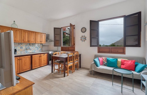 Hermigua Casa | Holiday Home 'El Hoyo' with Mountain View, Private Terrace and Wi-Fi