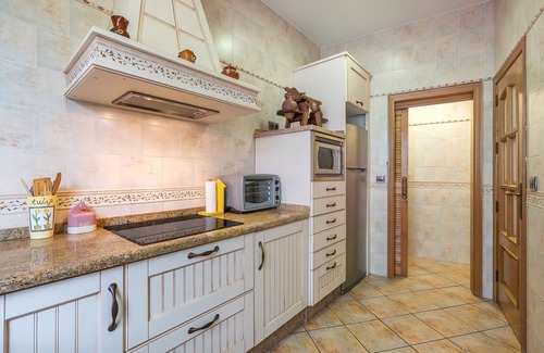 Almodovar del Río Casa | Casa de vacaciones 'León' con terraza privada, Wi-Fi y aire acondicionado