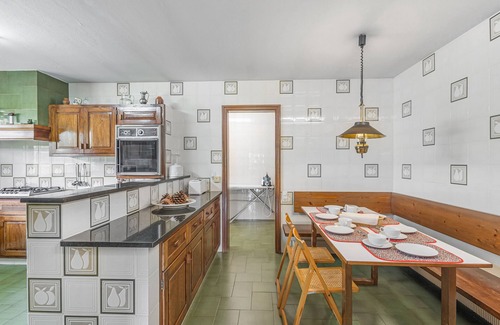 Sant Quirze Safaja Casa | Casa de vacaciones 'Casa Gran' con vistas a la montaña, terraza privada y Wi-Fi