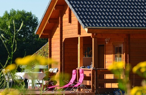 Neubrandenburg Casa | Casa de vacaciones 'Ferienhaus Gross Nemerow' con terraza privada, Wi-Fi y aire acondicionado