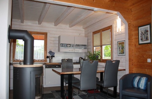 Gross Nemerow Casa | Casa de vacaciones 'Ferienhaus Zuehlke' con vistas al lago, terraza privada y Wi-Fi