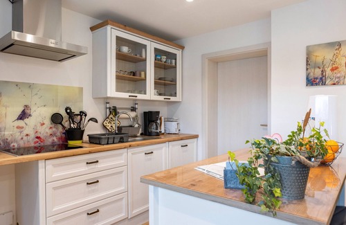 Blankenhain Casa | Casa de vacaciones 'Ferienhaus Kirsch' con terraza privada, jardín privado y Wi-Fi