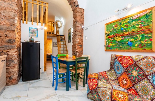 Old Town Casa | Holiday Home 'Finicchia Art House' with Wi-Fi and Air Conditioning
