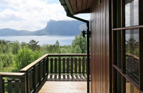 Hyllestad Casa | Holiday Home Fjordperlen by Interhome