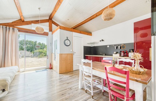 Castelnau-de-Medoc Casa | Casa de vacaciones 'Chez Les Martin' con terraza privada, jardín privado y Wi-Fi
