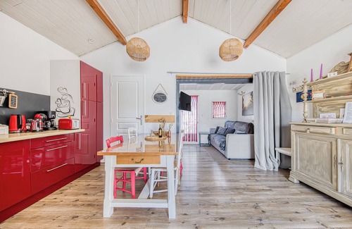 Castelnau-de-Medoc Casa | Casa de vacaciones 'Chez Les Martin' con terraza privada, jardín privado y Wi-Fi