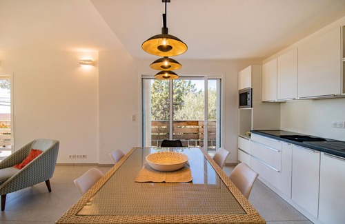 Monacia-d'Aullene Casa | Casa de vacaciones 'Guetali Du Village' con terraza privada, Wi-Fi y aire acondicionado