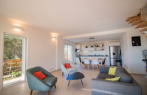 Monacia-d'Aullene Casa | Casa de vacaciones 'Guetali Du Village' con terraza privada, Wi-Fi y aire acondicionado
