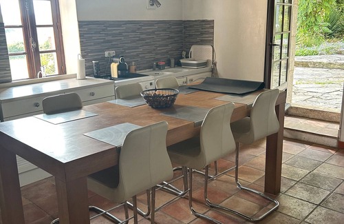 Montaigu-de-Quercy Casa | Holiday Home 'Le Clos Des Fées' with Private Terrace, Shared Garden and Wi-Fi