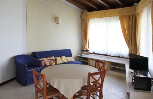 Monte Casa | Holiday Home Front Lake Resort Le Corti del Lago-4 by Interhome