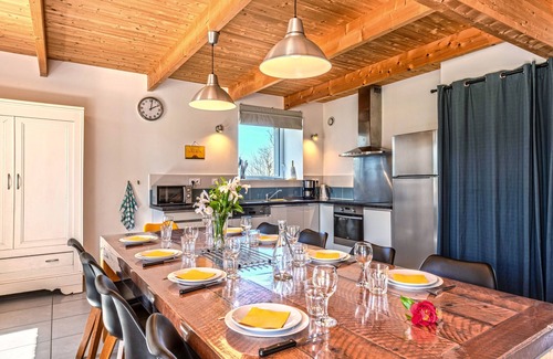 Plouguerneau Casa | Casa de vacaciones 'Gîte Avec Piscine Privée Chauffée' con terraza privada, jardín privado y Wi-Fi
