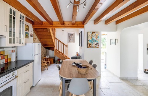 La Reorthe Casa | Holiday Home 'Gite De L'olifanière' with Shared Pool, Private Terrace and Wi-Fi