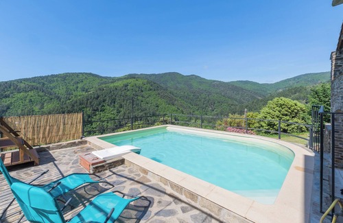 Malbosc Casa | Casa de vacaciones 'Gite Des Ressources' con vistas a la montaña, piscina compartida y Wi-Fi