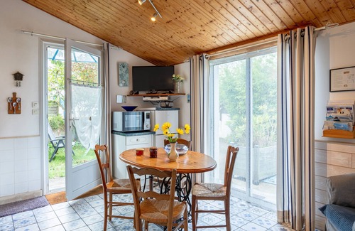L'Epine Casa | Casa de vacaciones 'Gîte Tout Confort 800m Plage' con terraza privada y jardín privado