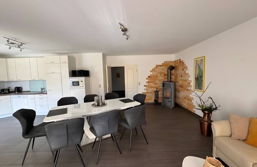 Beselin Casa | Holiday Home 'Großes Im Grünen -' with Private Terrace, Private Garden and Wi-Fi