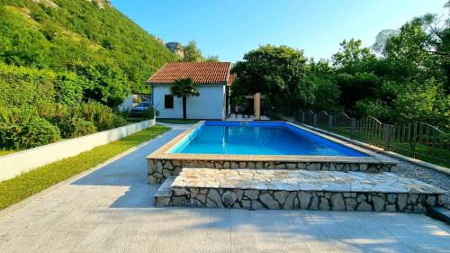 Slipcici Casa | Holiday Home Harmony