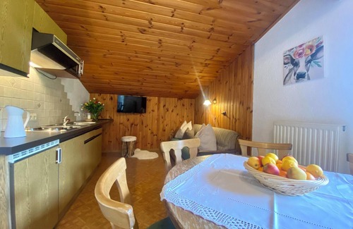 Taxenbach Casa | Casa de vacaciones 'Haus Wolfbachgut' con vistas a la montaña, balcones y Wi-Fi