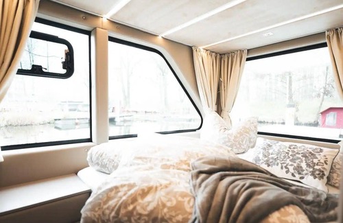 Domitz Casa | Holiday home Hausboot Tortuga