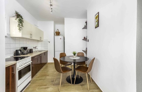 Balatonmariafurdo Casa | Casa vacacional con pabellón de jardín y WiFi