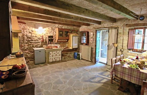 Apecchio Casa | Casa en Apecchio con Piscina y Terraza
