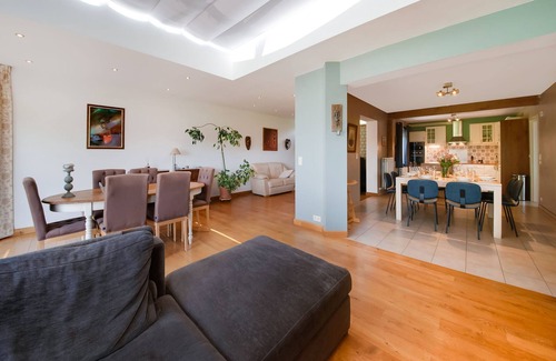 Hamois Casa | Estancia con jardín escénico, Mohiville