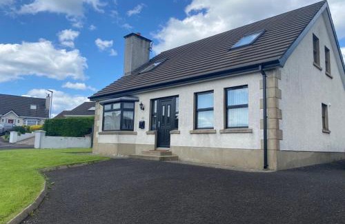 Ballycastle Casa | Holiday Home in Ballycastle - Fáinne na Cairde