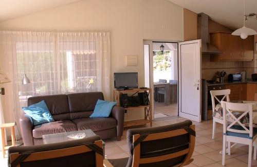 Covas Casa | Holiday Home in Covas with Eco Pool