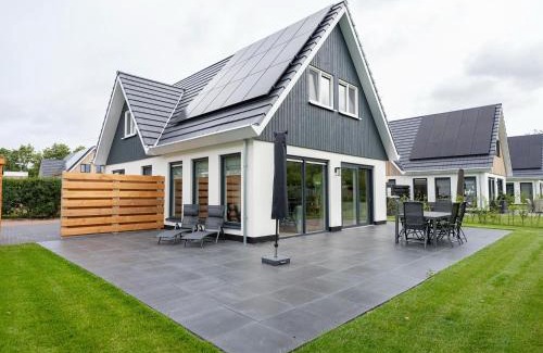 De Koog Casa | Holiday Home in De Koog with Sauna and Garden