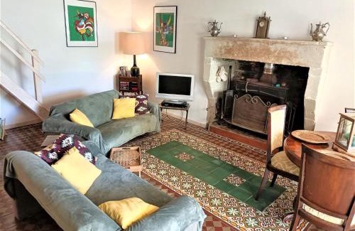 Saint-Jean-de-Sauves Casa | Holiday Home in Loire near Castles and Nature
