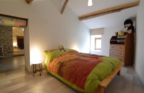 Saint-Jean-de-Sauves Casa | Holiday Home in Loire near Castles and Nature