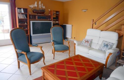 Lampaul-Plouarzel Casa | Holiday Home in Plouarzel near Sandy Cove