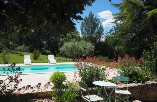 Villes-sur-Auzon Casa | Holiday Home in Villes-sur-Auzon with Pool