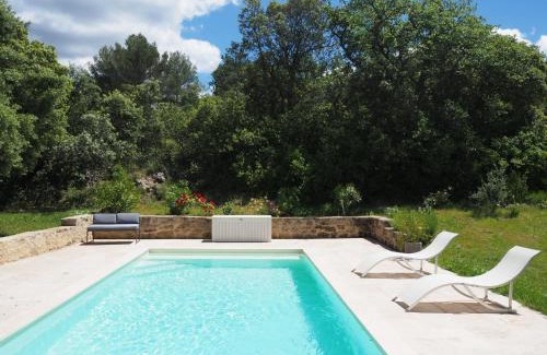 Villes-sur-Auzon Casa | Holiday Home in Villes-sur-Auzon with Pool