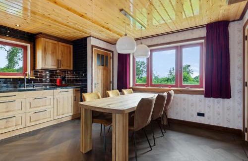 Jistrum Casa | Holiday Home in Friesland near Canal & Lake